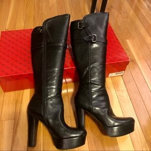 Guess• Tall over the knee boots